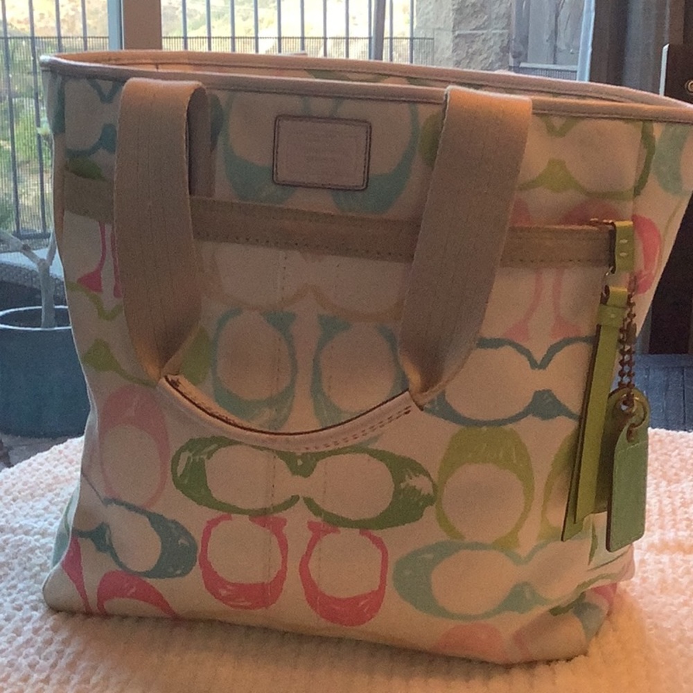 Coach bag size L,12 W,15 D,12 color white
